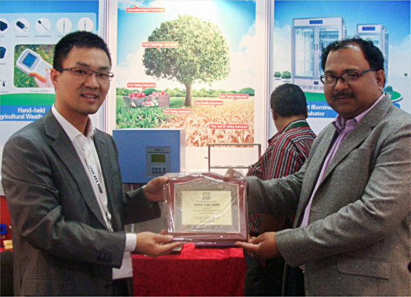 托普云農(nóng)與海外公司高層、技術(shù)研發(fā)人員進行交流合作