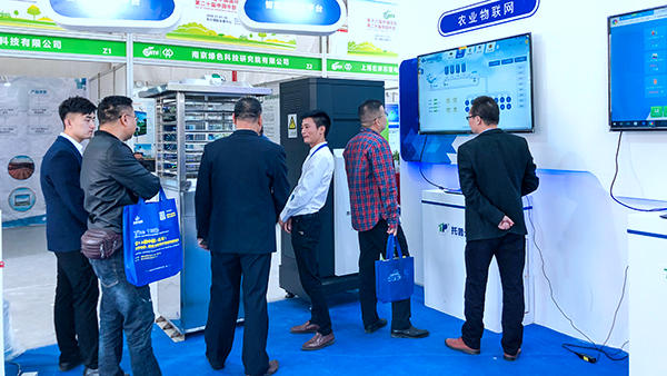 托普云農(nóng)帶來(lái)的新型技術(shù)成果，得到了現(xiàn)場(chǎng)不少訪客的關(guān)注與期待。