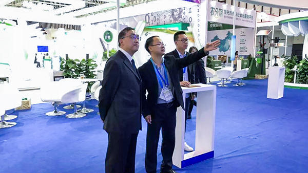 農(nóng)業(yè)農(nóng)村部信息中心王小兵主任十分關(guān)注托普云農(nóng)大數(shù)據(jù)產(chǎn)業(yè)應(yīng)用情況。