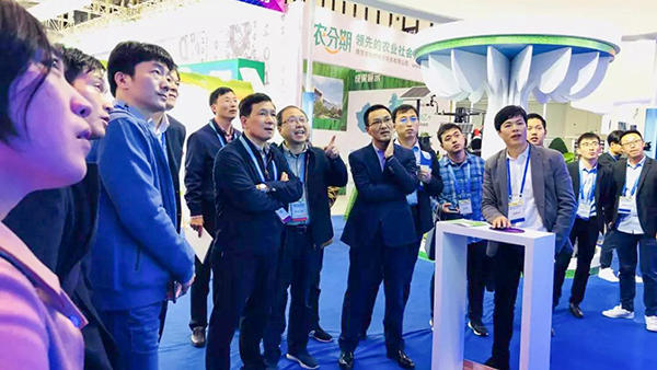 浙江省農(nóng)業(yè)農(nóng)村廳林健東廳長一行關(guān)注浙江省智慧農(nóng)業(yè)云平臺(tái)新業(yè)務(wù)模塊建設(shè)及應(yīng)用情況。